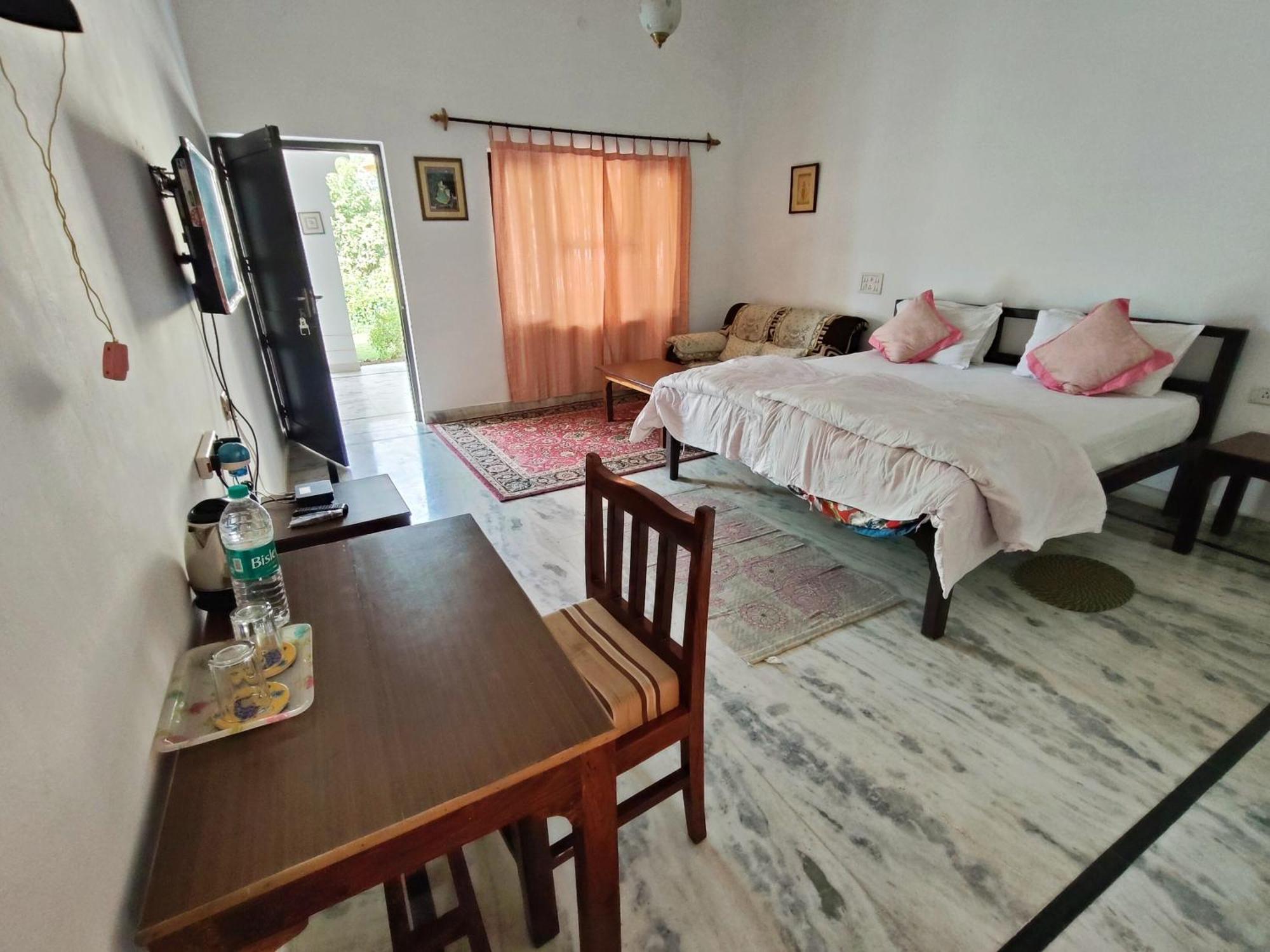 Royal Farm Bharatpur Daire Oda fotoğraf