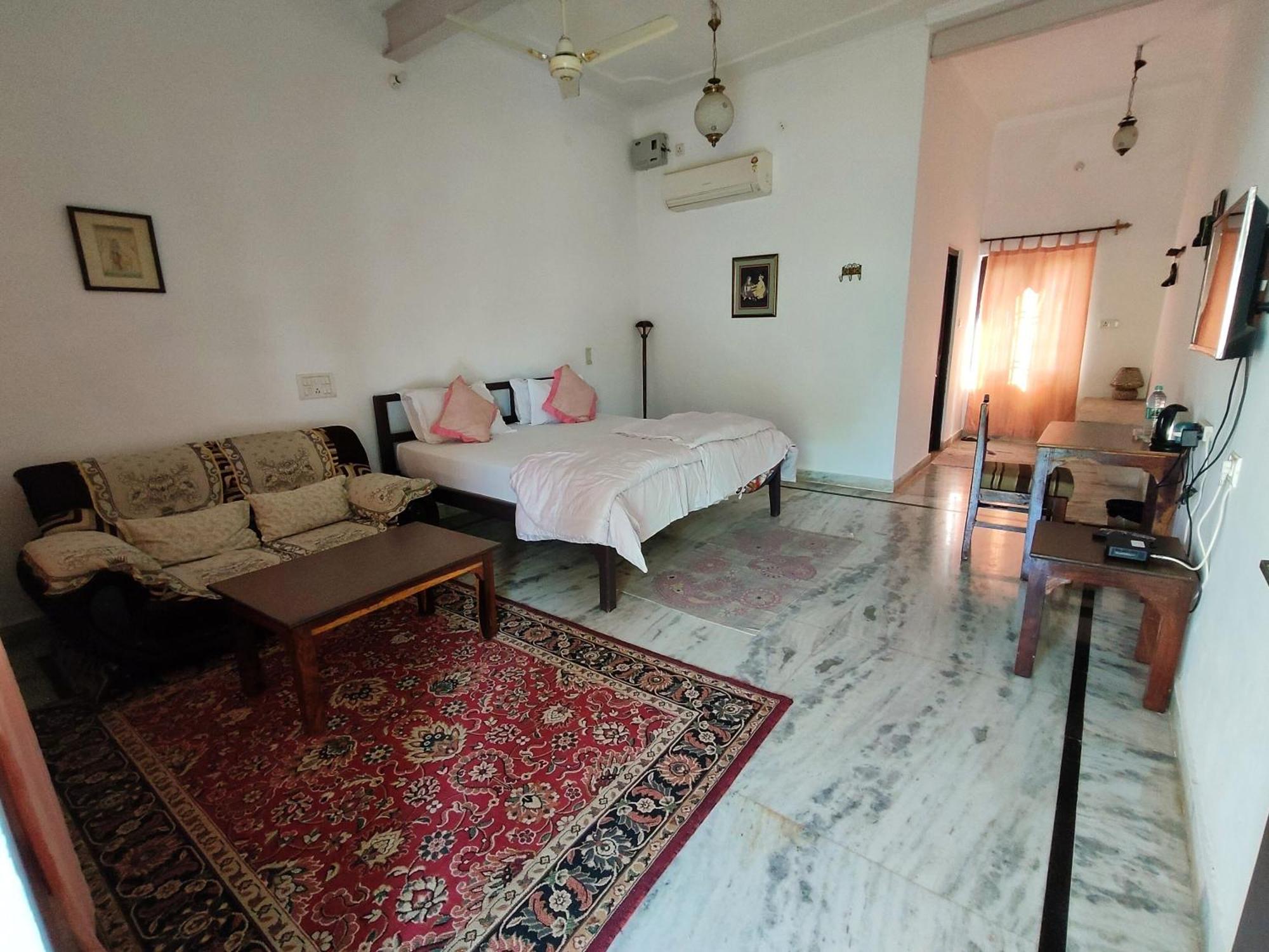 Royal Farm Bharatpur Daire Oda fotoğraf